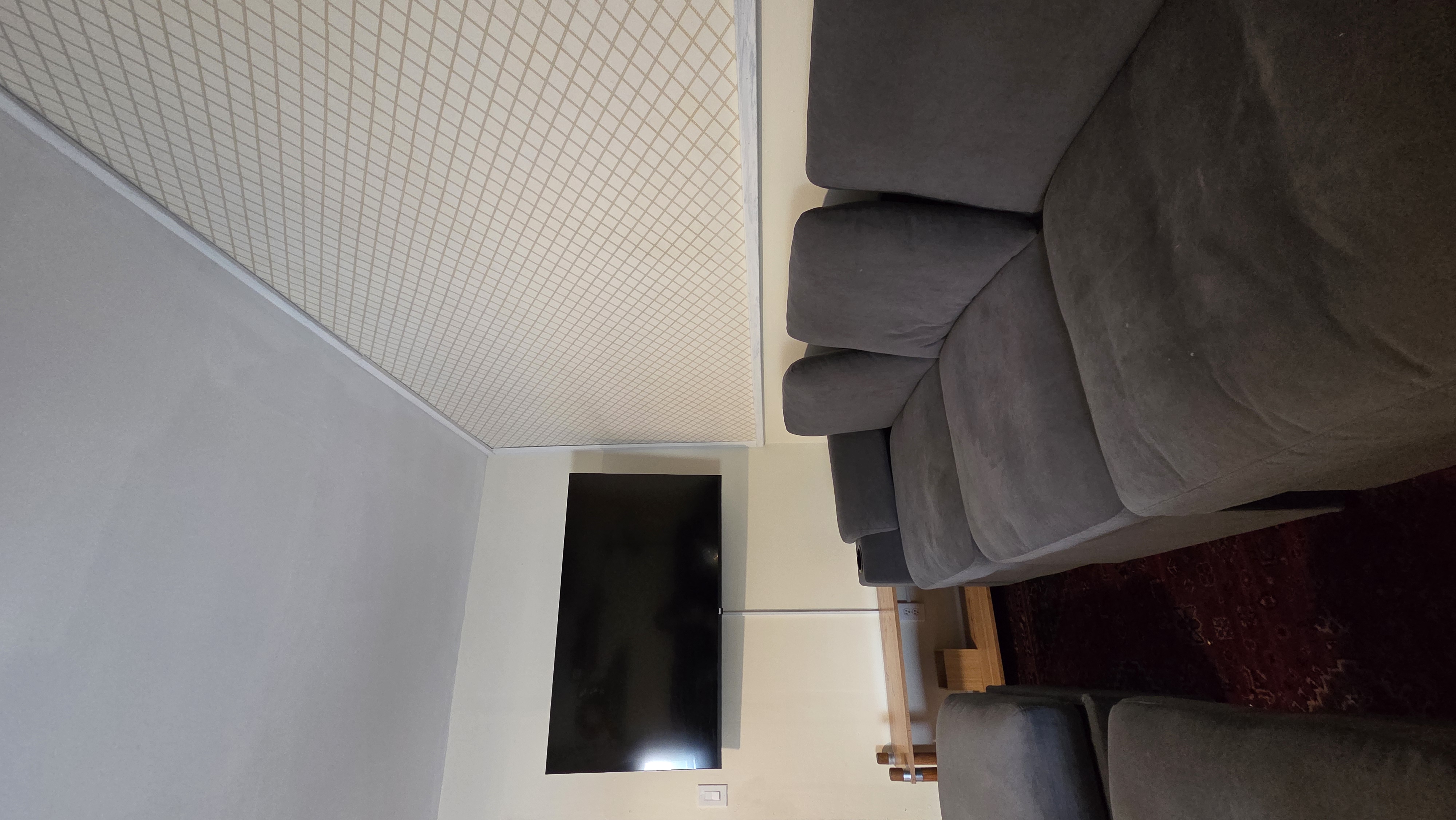 Ugly Kitchen living room with wall-mounted television